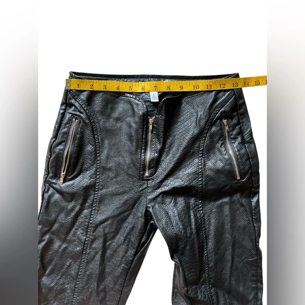UO Urban Outfitters Alexa Faux Leather Moto Pants Size 6 - Picture 13 of 15
